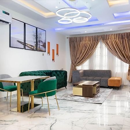 God'S Touch Apartments Remi Fani Kayode Gra. Ikeja Kültér fotó