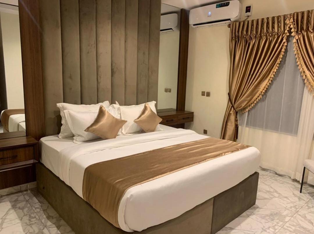 God'S Touch Apartments Remi Fani Kayode Gra. Ikeja Kültér fotó