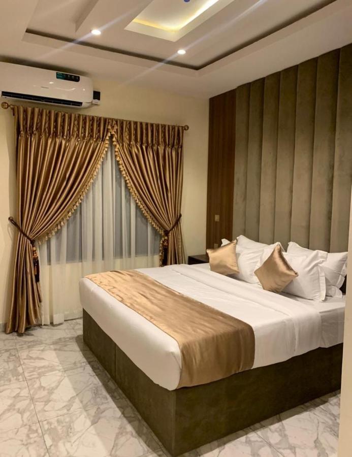 God'S Touch Apartments Remi Fani Kayode Gra. Ikeja Kültér fotó