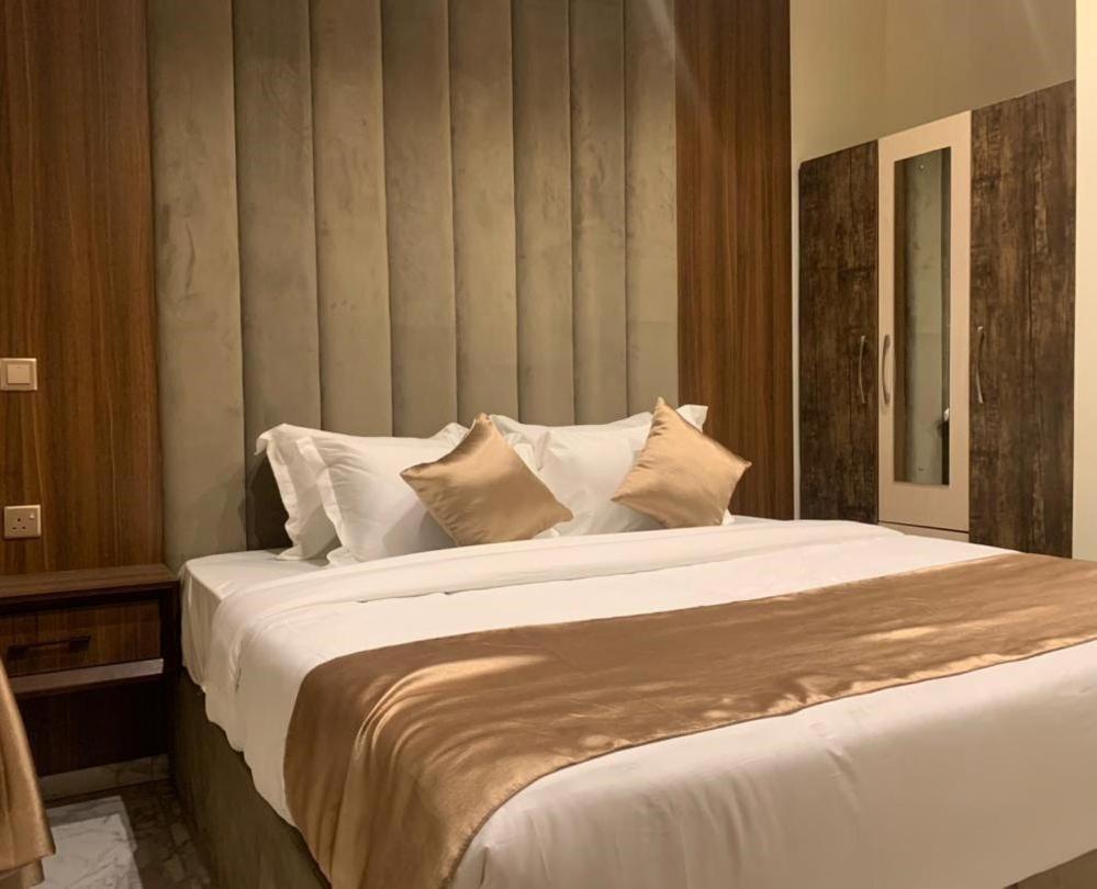 God'S Touch Apartments Remi Fani Kayode Gra. Ikeja Kültér fotó