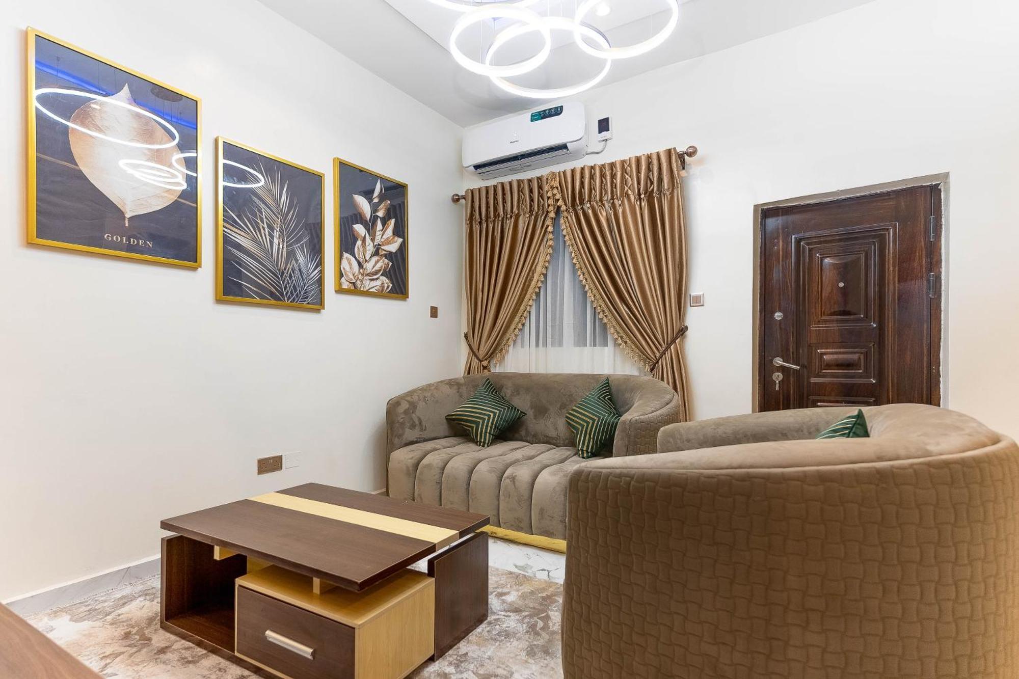 God'S Touch Apartments Remi Fani Kayode Gra. Ikeja Kültér fotó