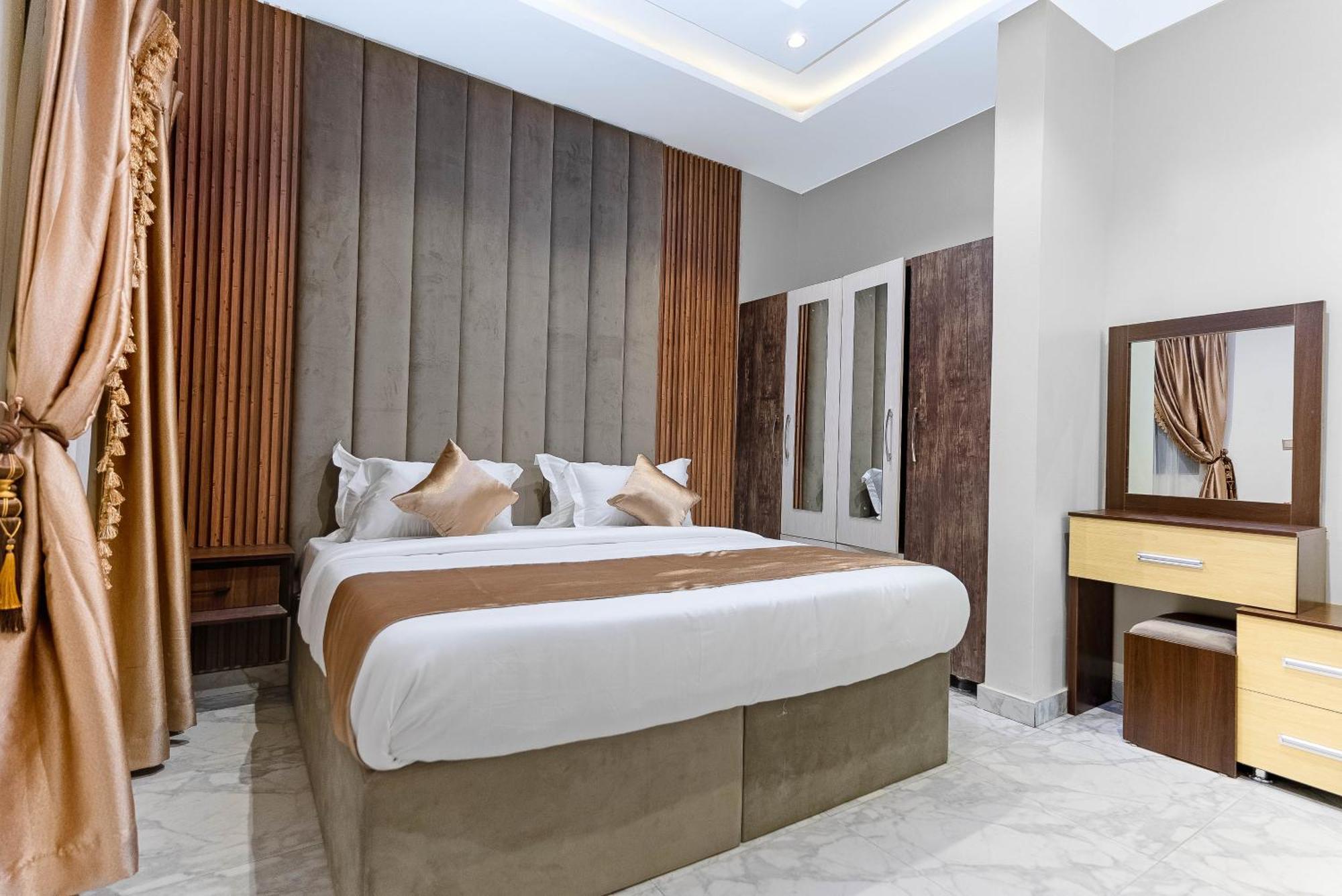God'S Touch Apartments Remi Fani Kayode Gra. Ikeja Kültér fotó
