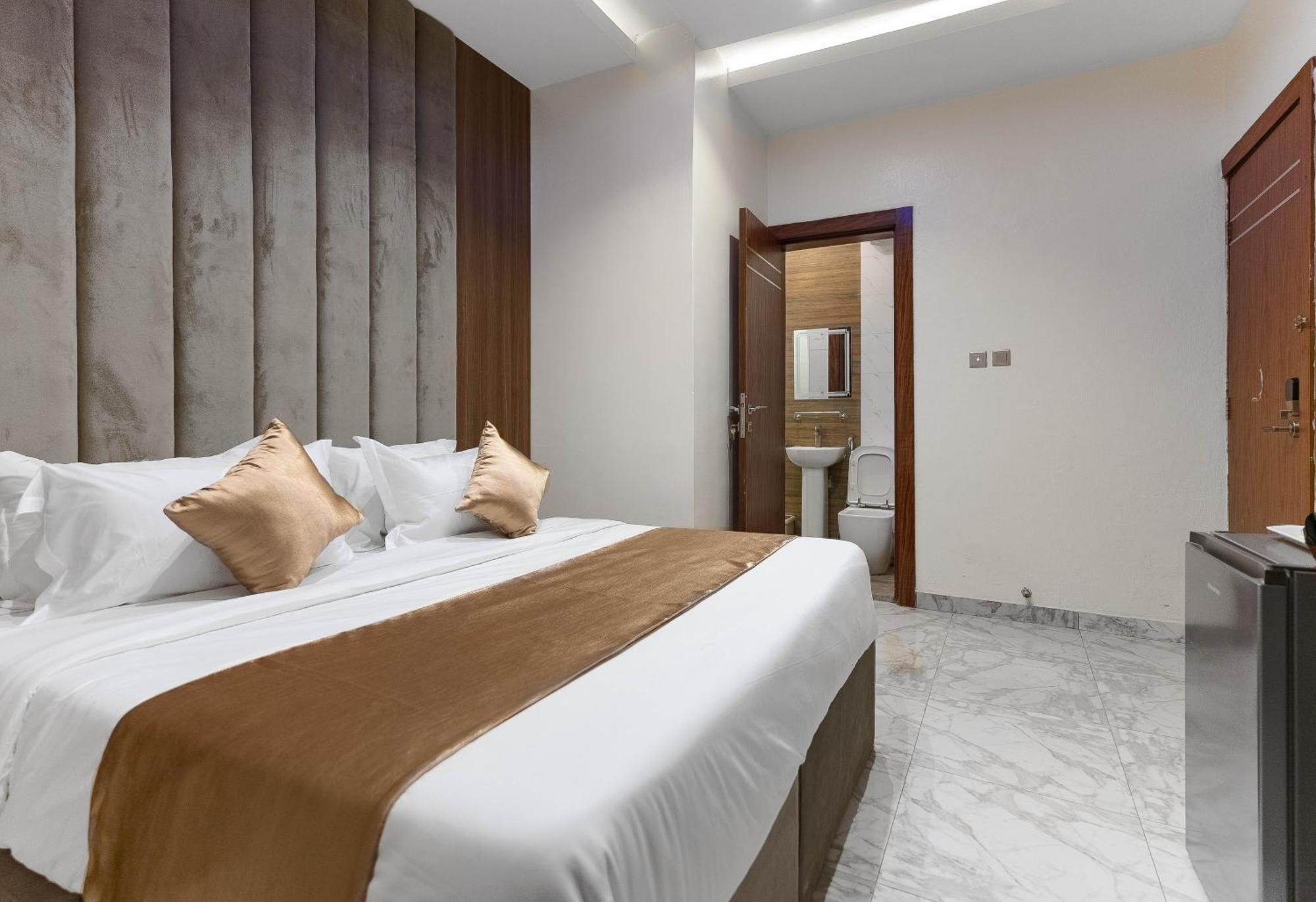God'S Touch Apartments Remi Fani Kayode Gra. Ikeja Kültér fotó