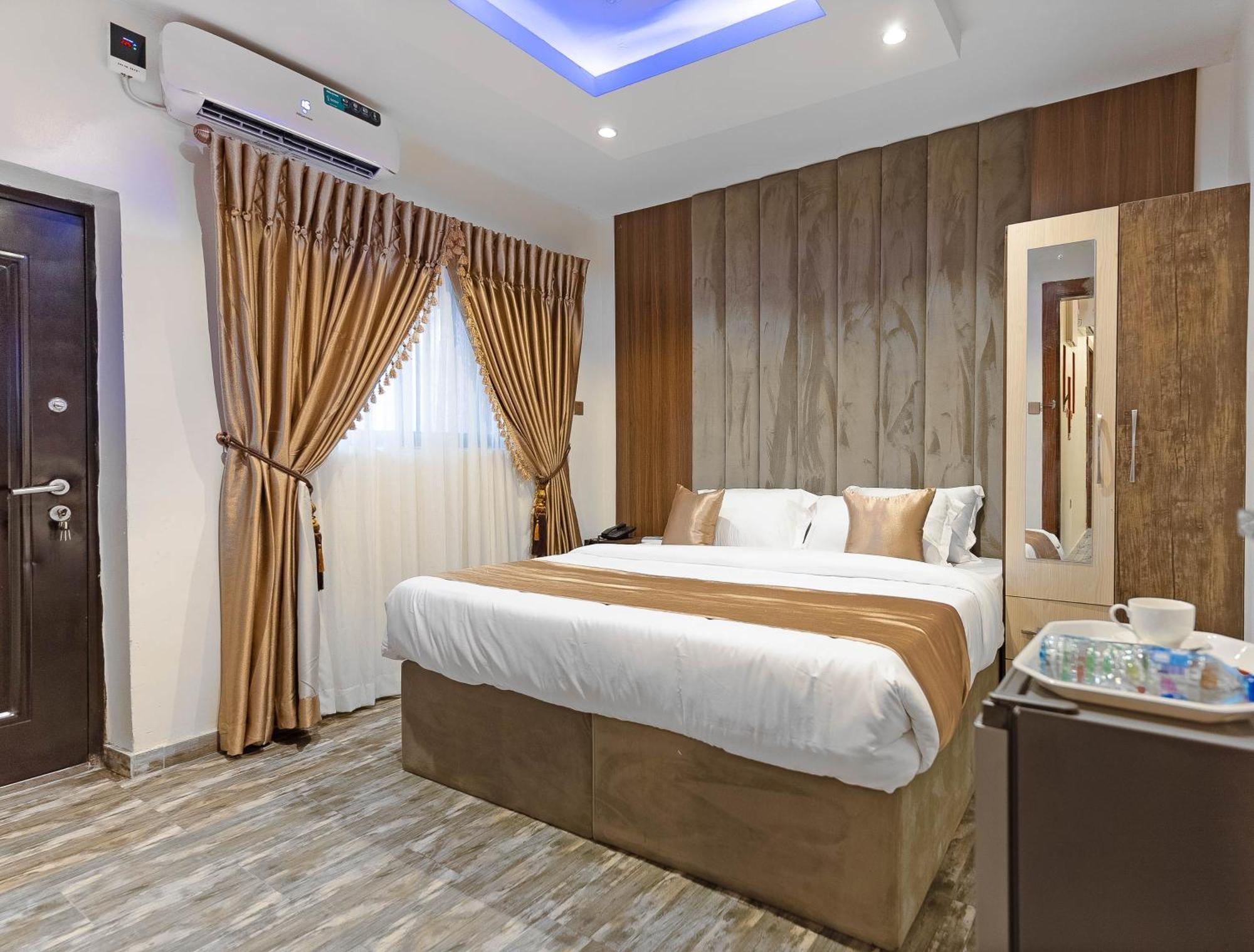 God'S Touch Apartments Remi Fani Kayode Gra. Ikeja Kültér fotó