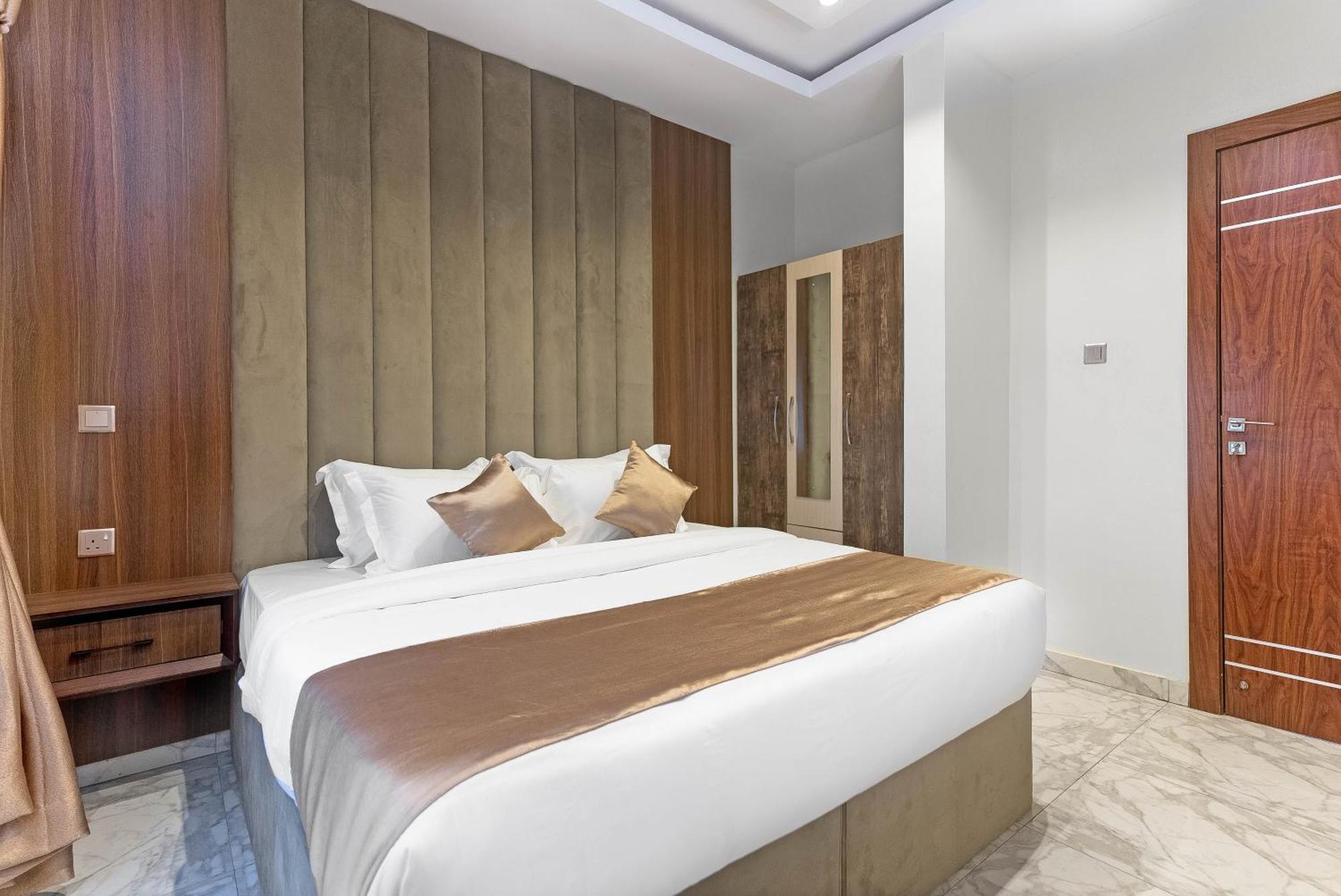 God'S Touch Apartments Remi Fani Kayode Gra. Ikeja Kültér fotó