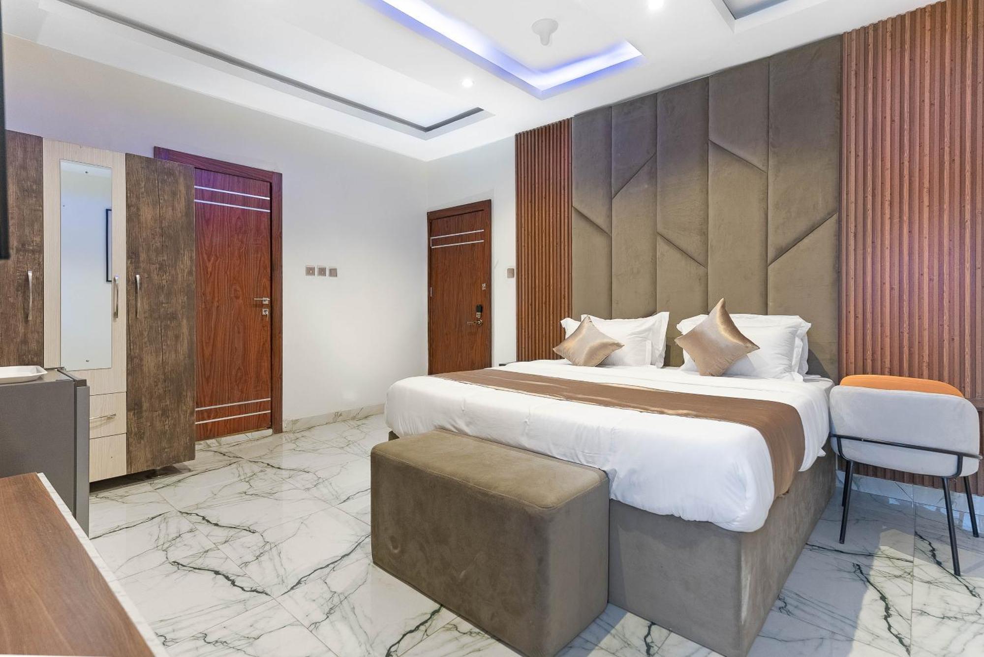 God'S Touch Apartments Remi Fani Kayode Gra. Ikeja Kültér fotó