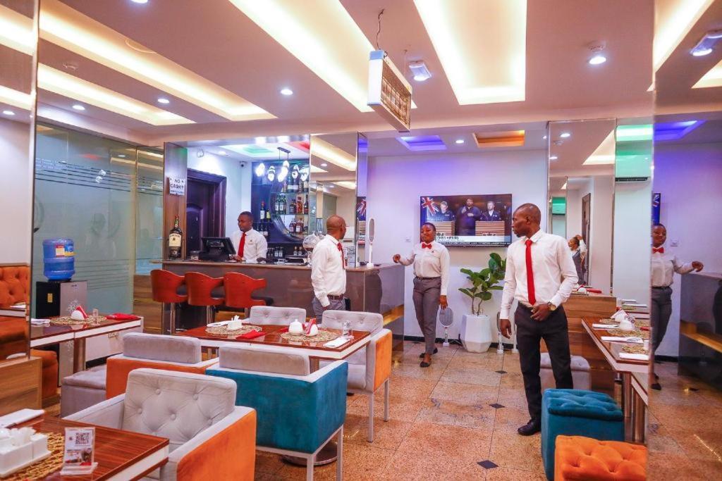 God'S Touch Apartments Remi Fani Kayode Gra. Ikeja Kültér fotó